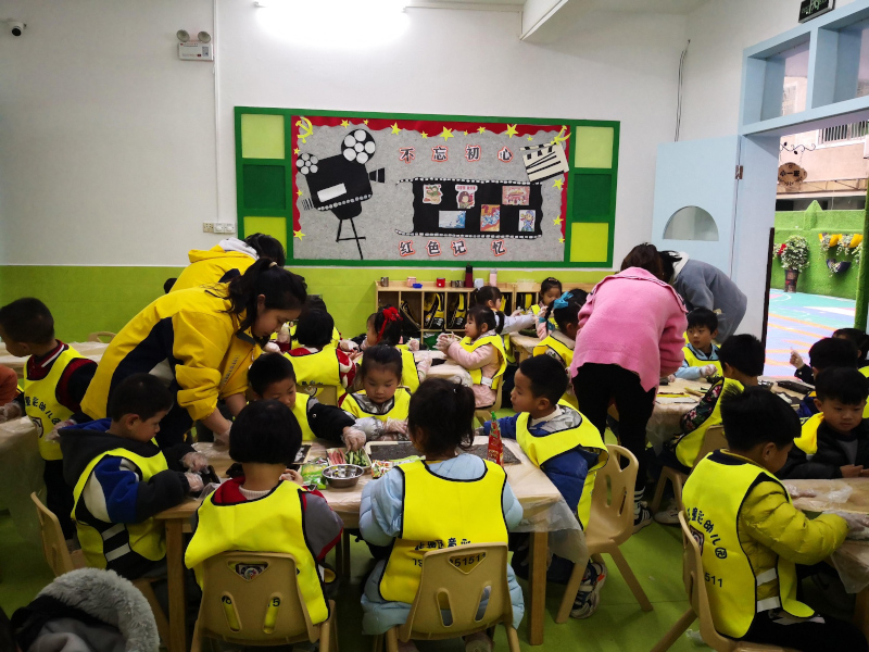 郴州市北湖區(qū)迪斯尼幼兒園師生風(fēng)采